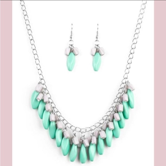 Paparazzi necklace and earring set. NWT - Picture 2 of 6